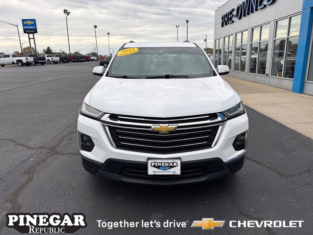 2023 Chevrolet Traverse LT Leather