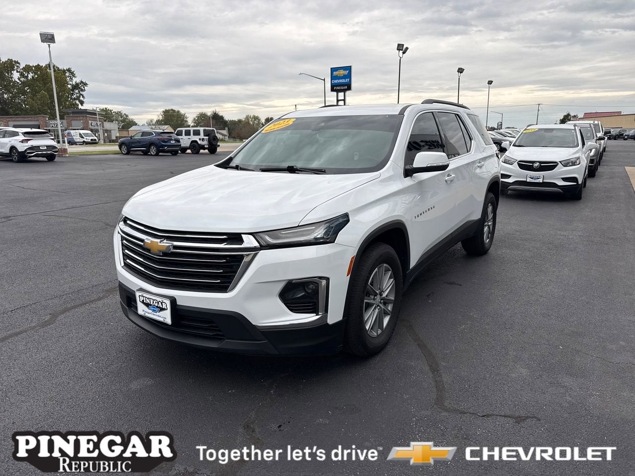 2023 Chevrolet Traverse LT Leather