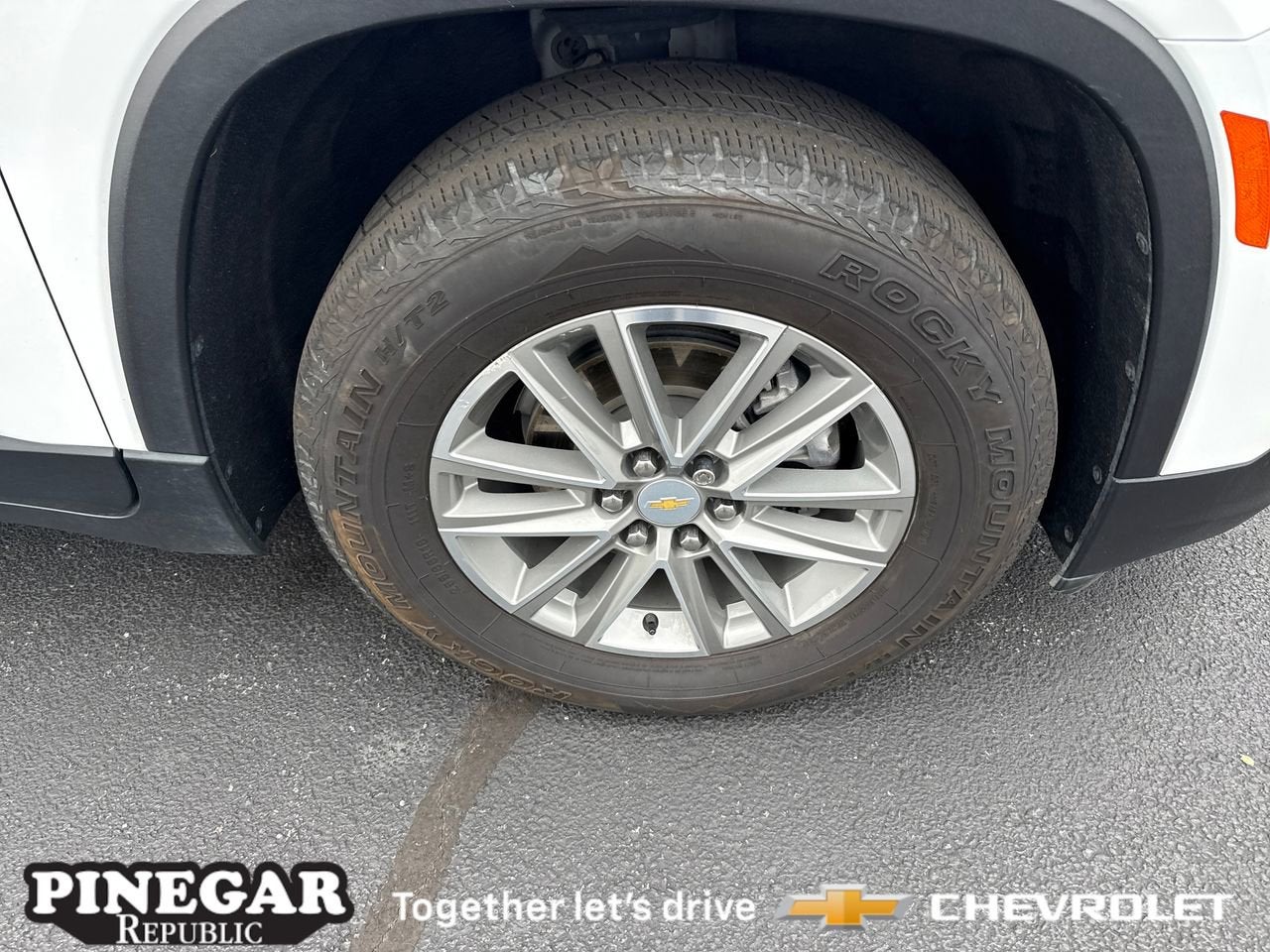 2023 Chevrolet Traverse LT Leather