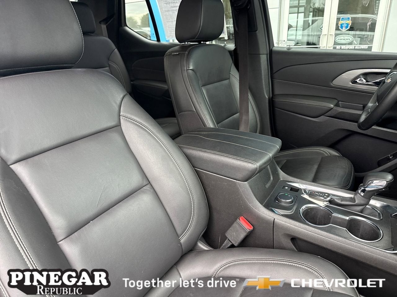2023 Chevrolet Traverse LT Leather