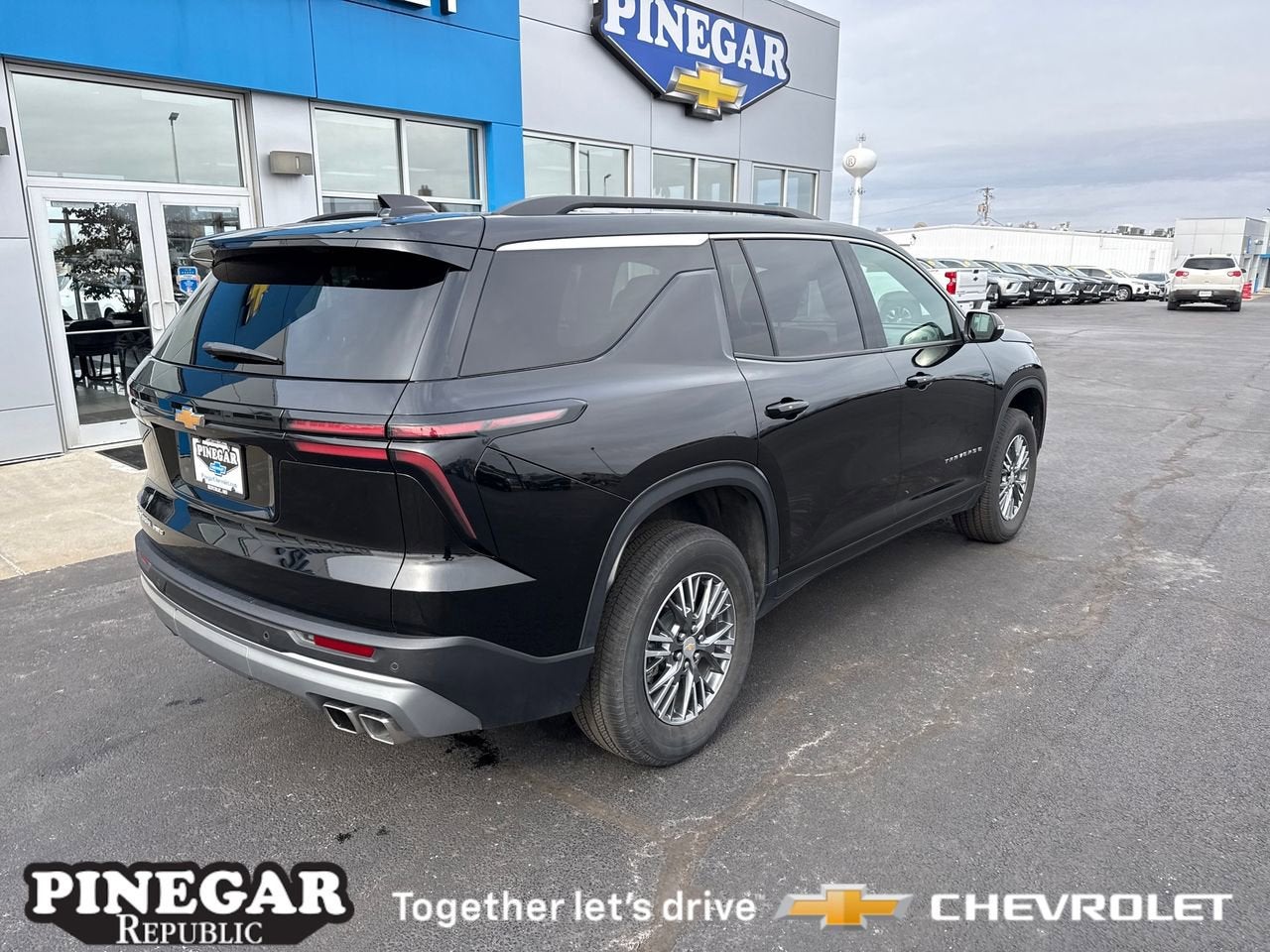 2025 Chevrolet Traverse LT