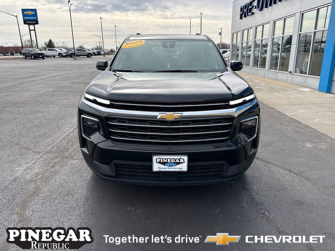 2025 Chevrolet Traverse LT