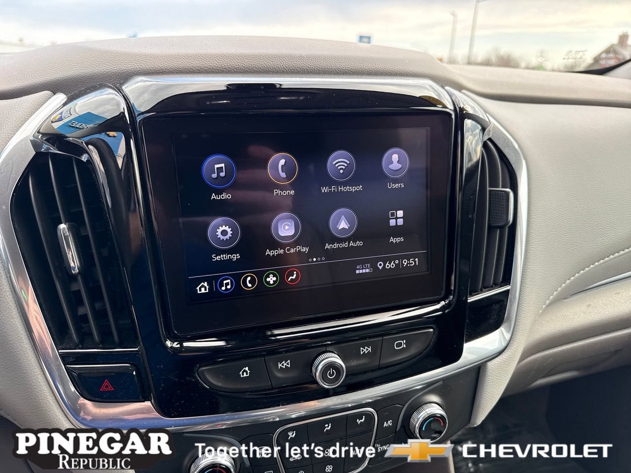 2020 Chevrolet Traverse LT Leather