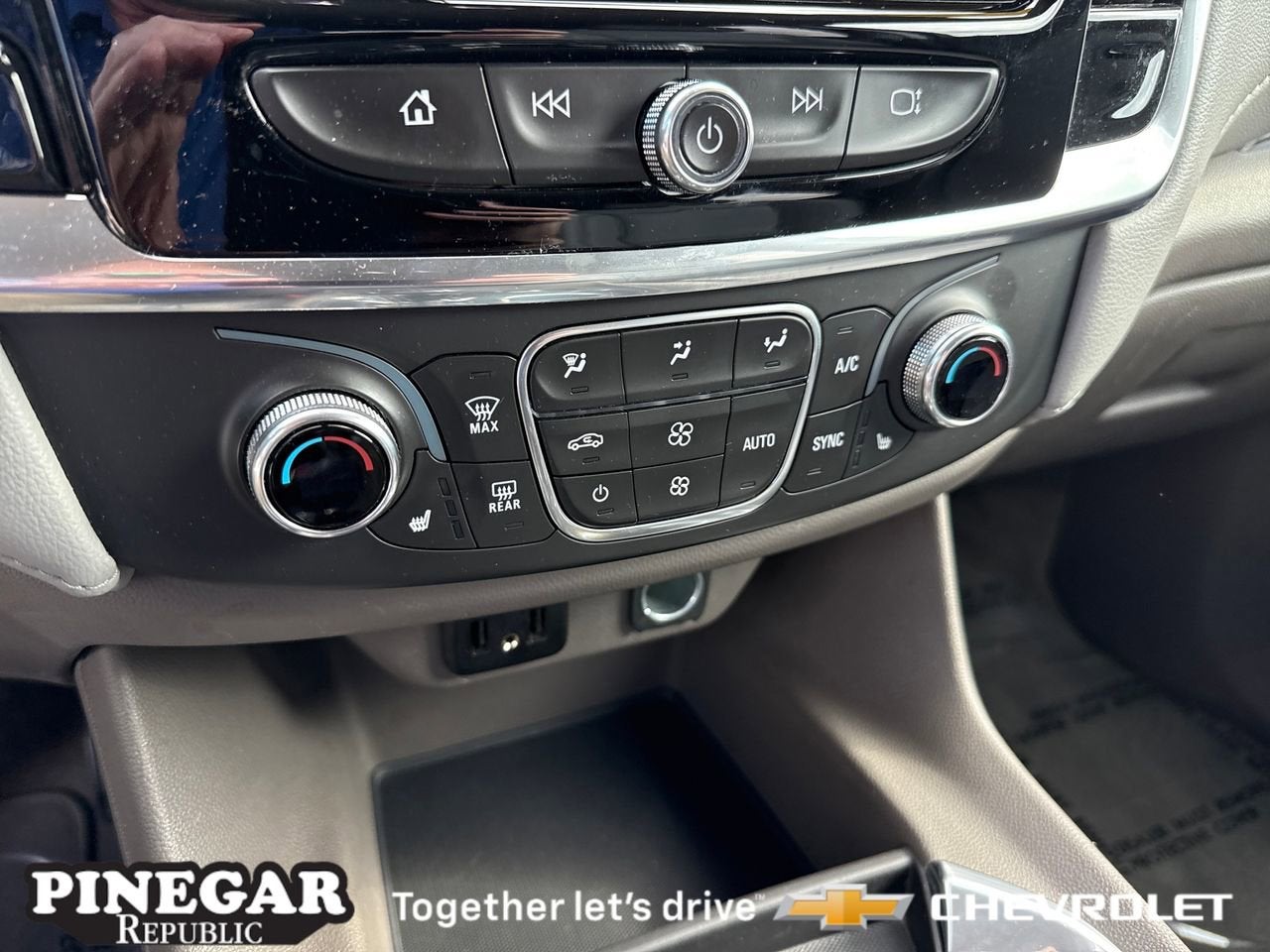 2020 Chevrolet Traverse LT Leather