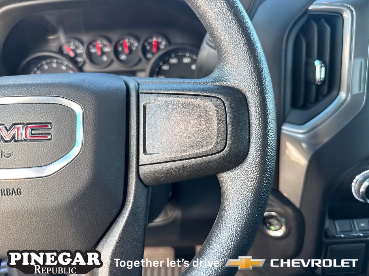 2024 GMC Sierra 1500 Pro