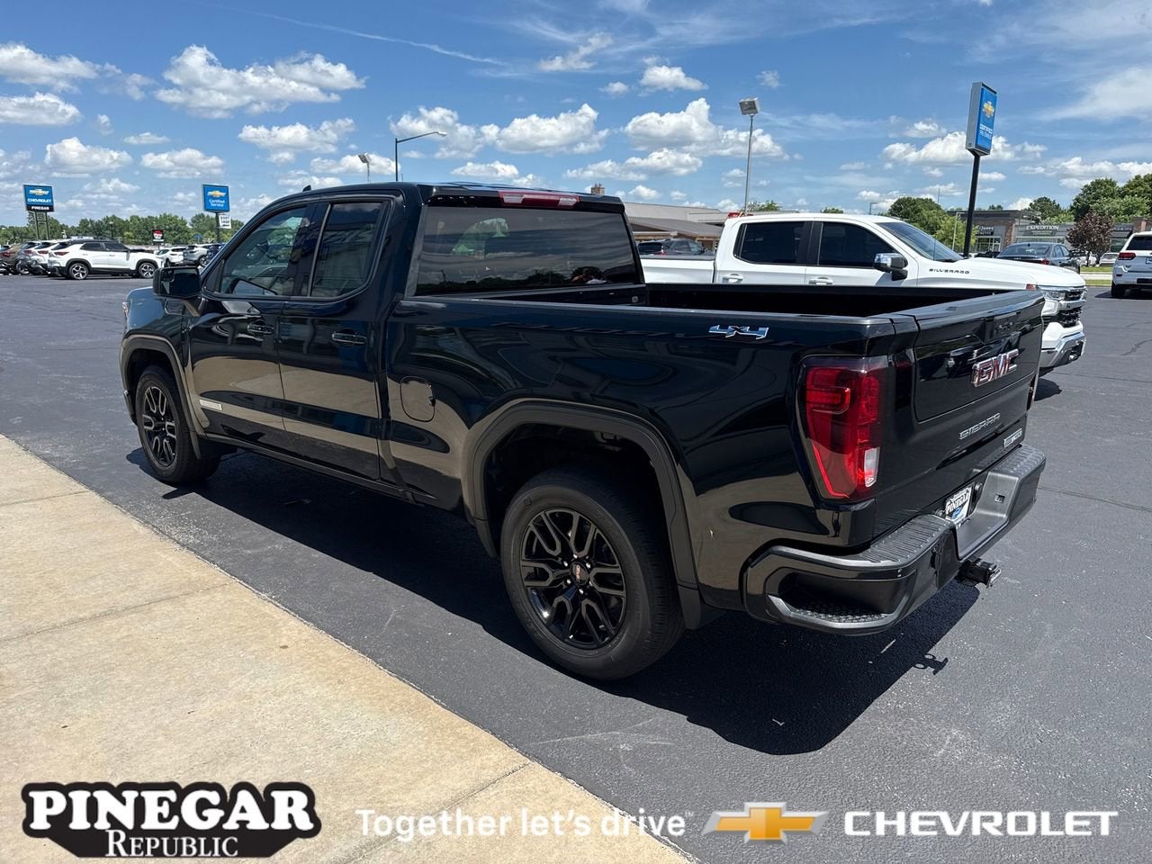 2023 GMC Sierra 1500 Elevation