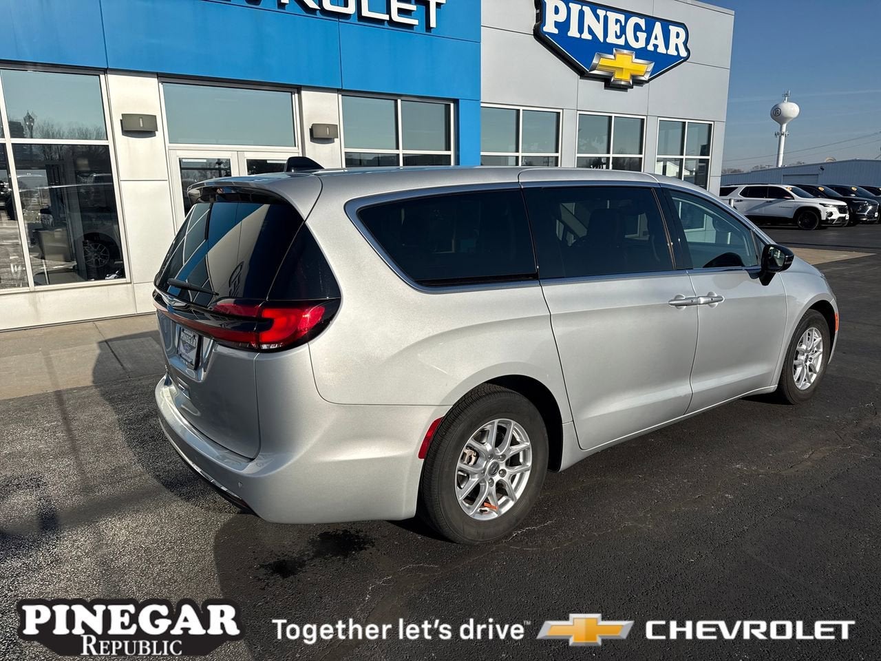 2024 Chrysler Pacifica Touring L