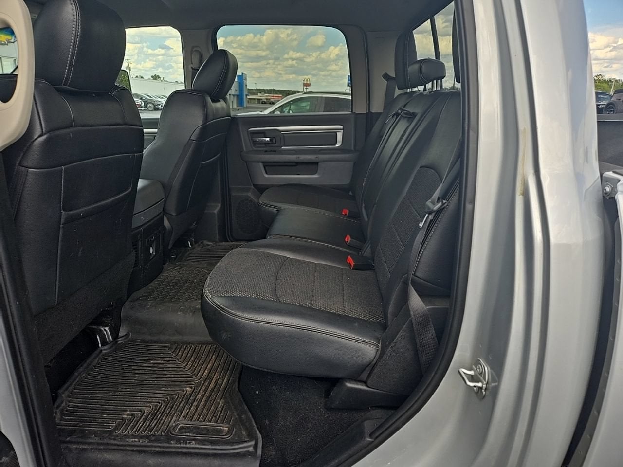 2018 RAM 3500 Big Horn Crew Cab 4x4 8' Box