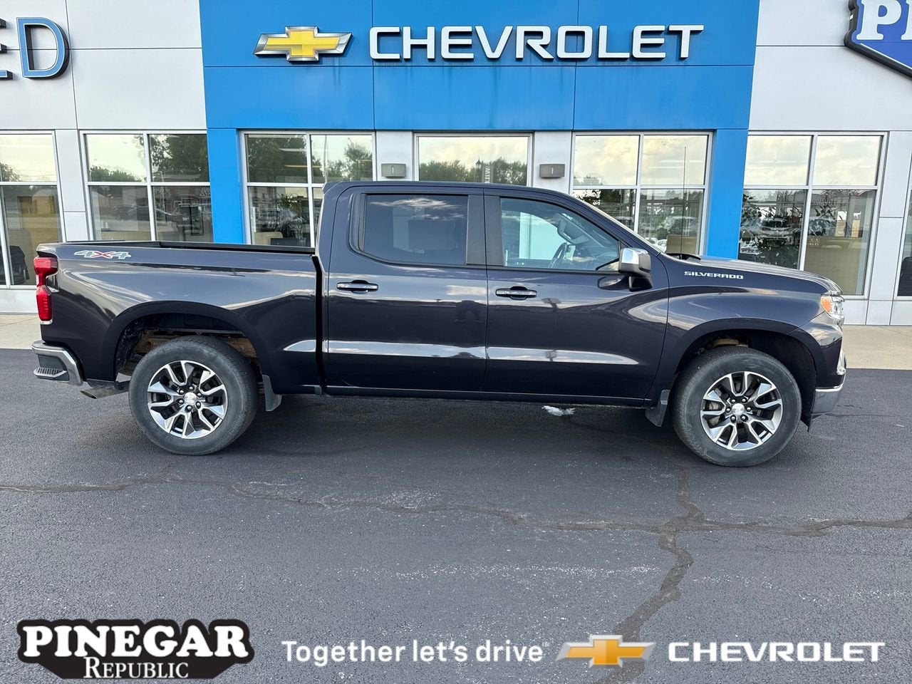 2022 Chevrolet Silverado 1500 LT (2FL)