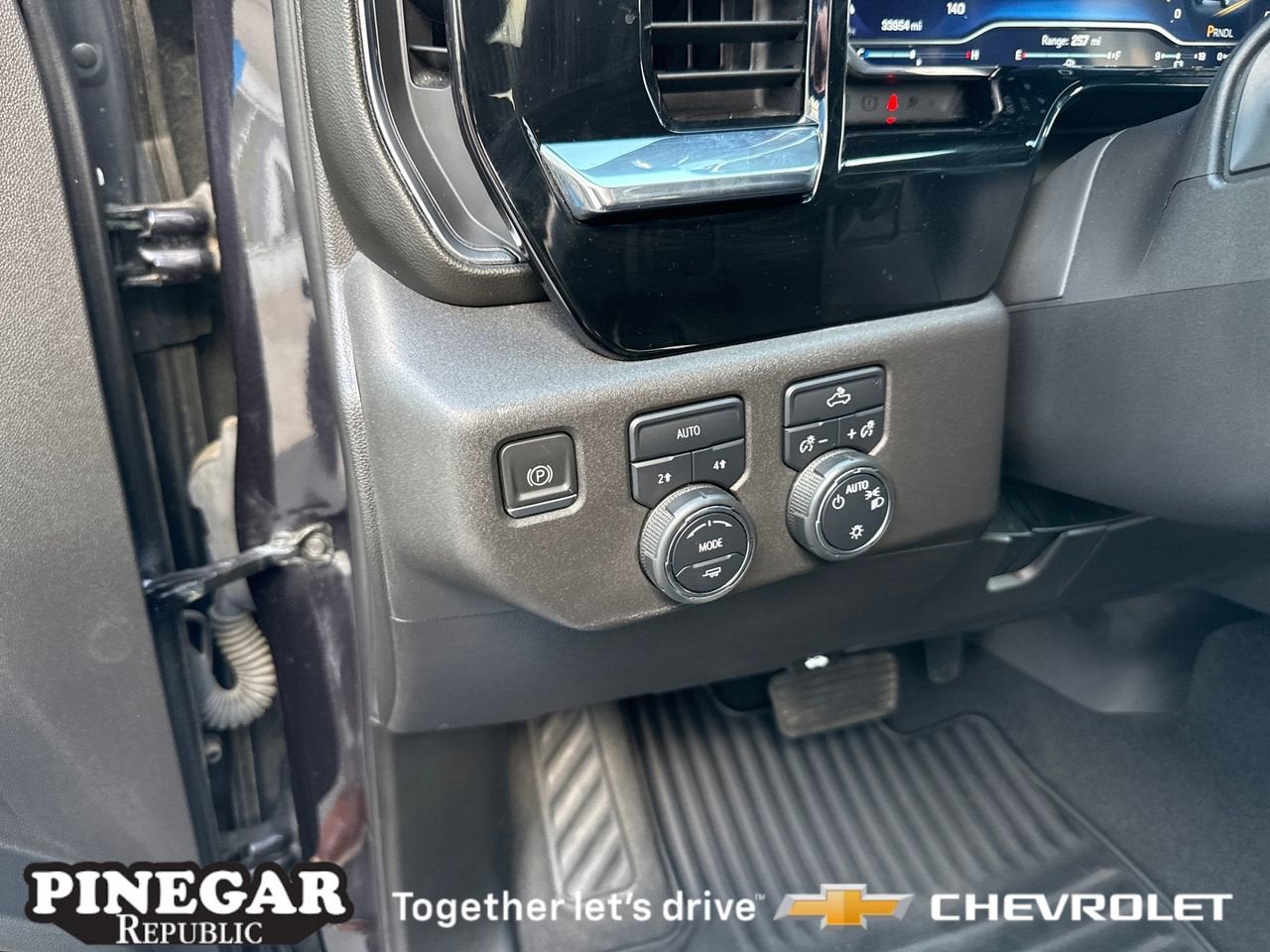 2022 Chevrolet Silverado 1500 LT (2FL)