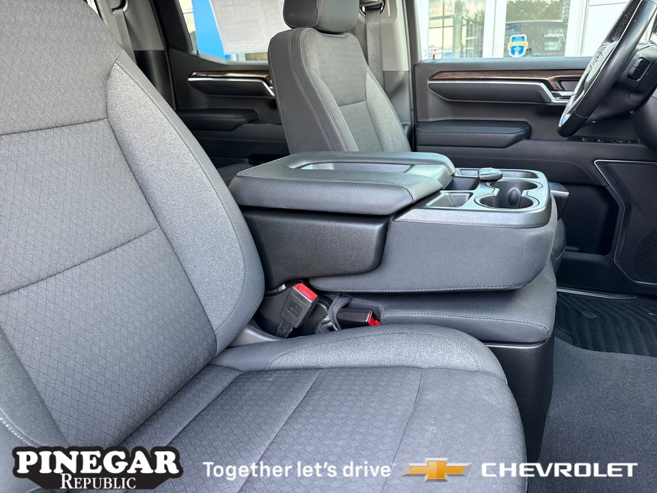 2022 Chevrolet Silverado 1500 LT (2FL)