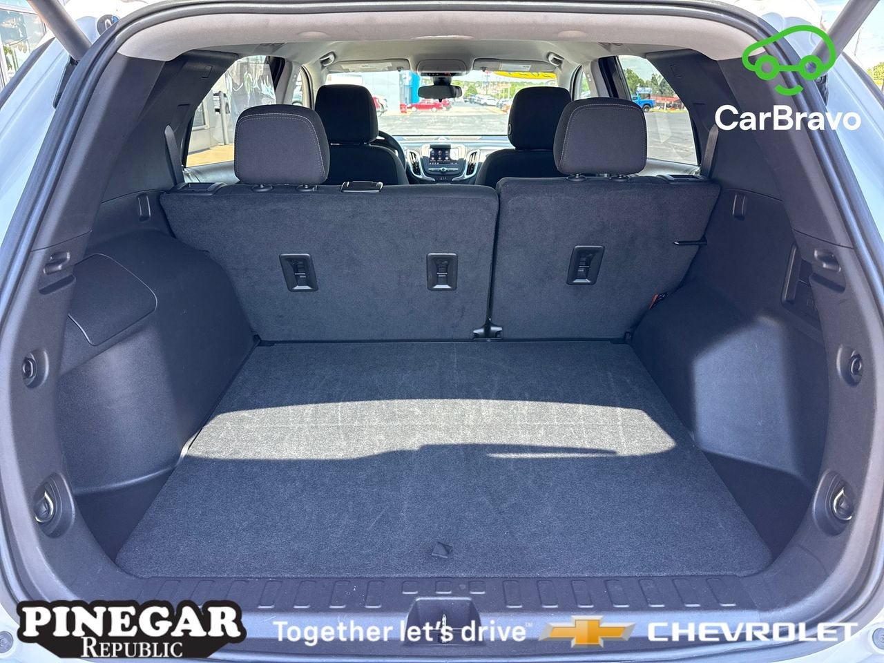 2024 Chevrolet Equinox LT - Photo 12