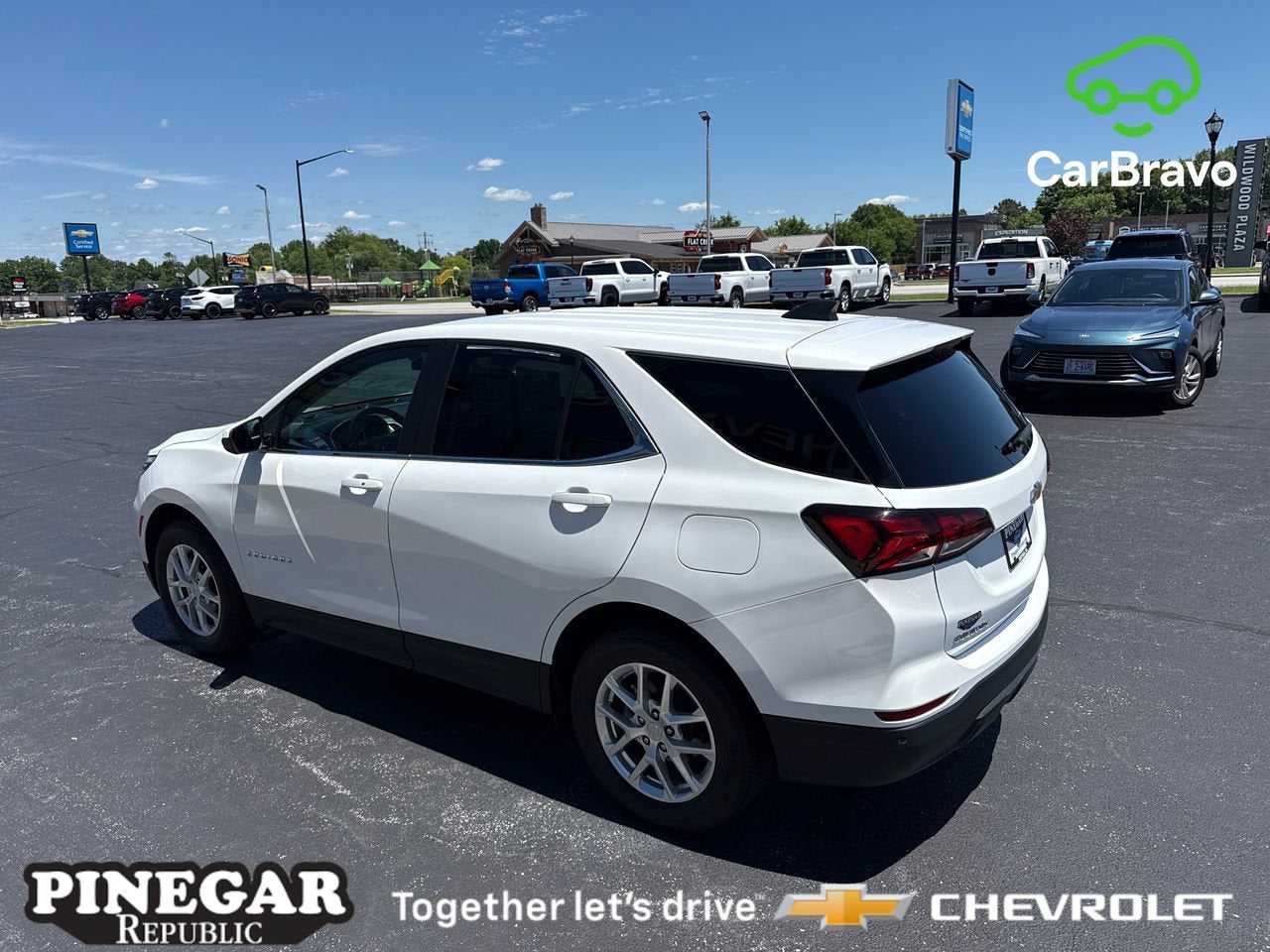 2024 Chevrolet Equinox LT - Photo 14