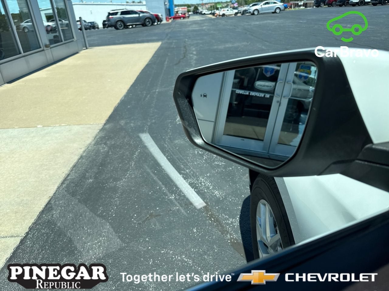 2024 Chevrolet Equinox LT - Photo 16