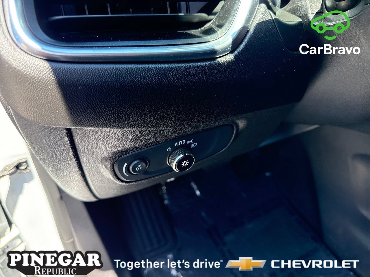 2024 Chevrolet Equinox LT - Photo 17