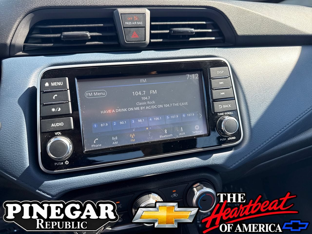 2025 Nissan Versa SV