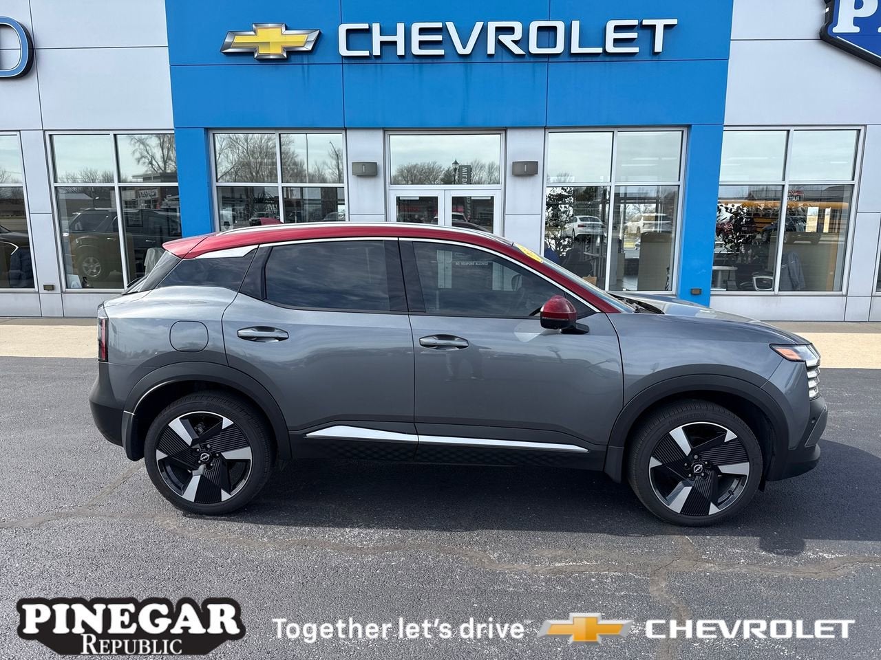 2025 Nissan Kicks SR