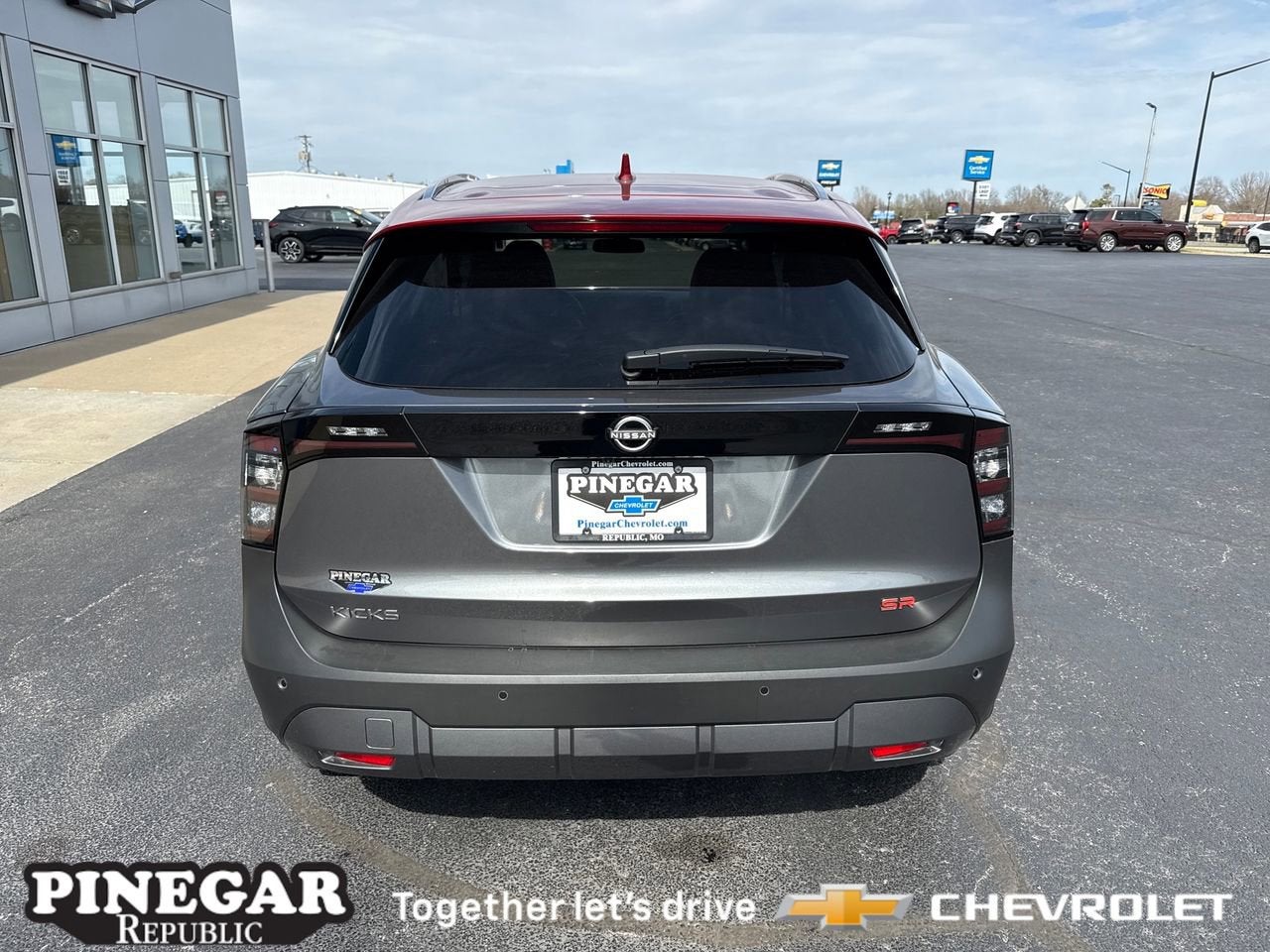 2025 Nissan Kicks SR