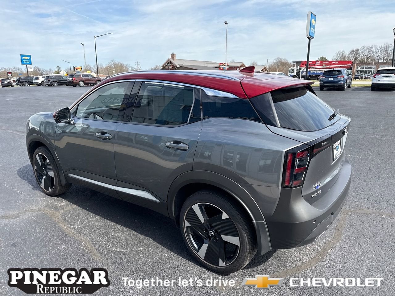 2025 Nissan Kicks SR