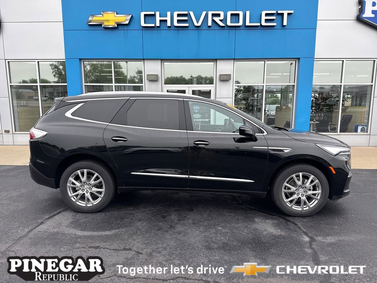 2023 Buick Enclave Essence AWD's photo