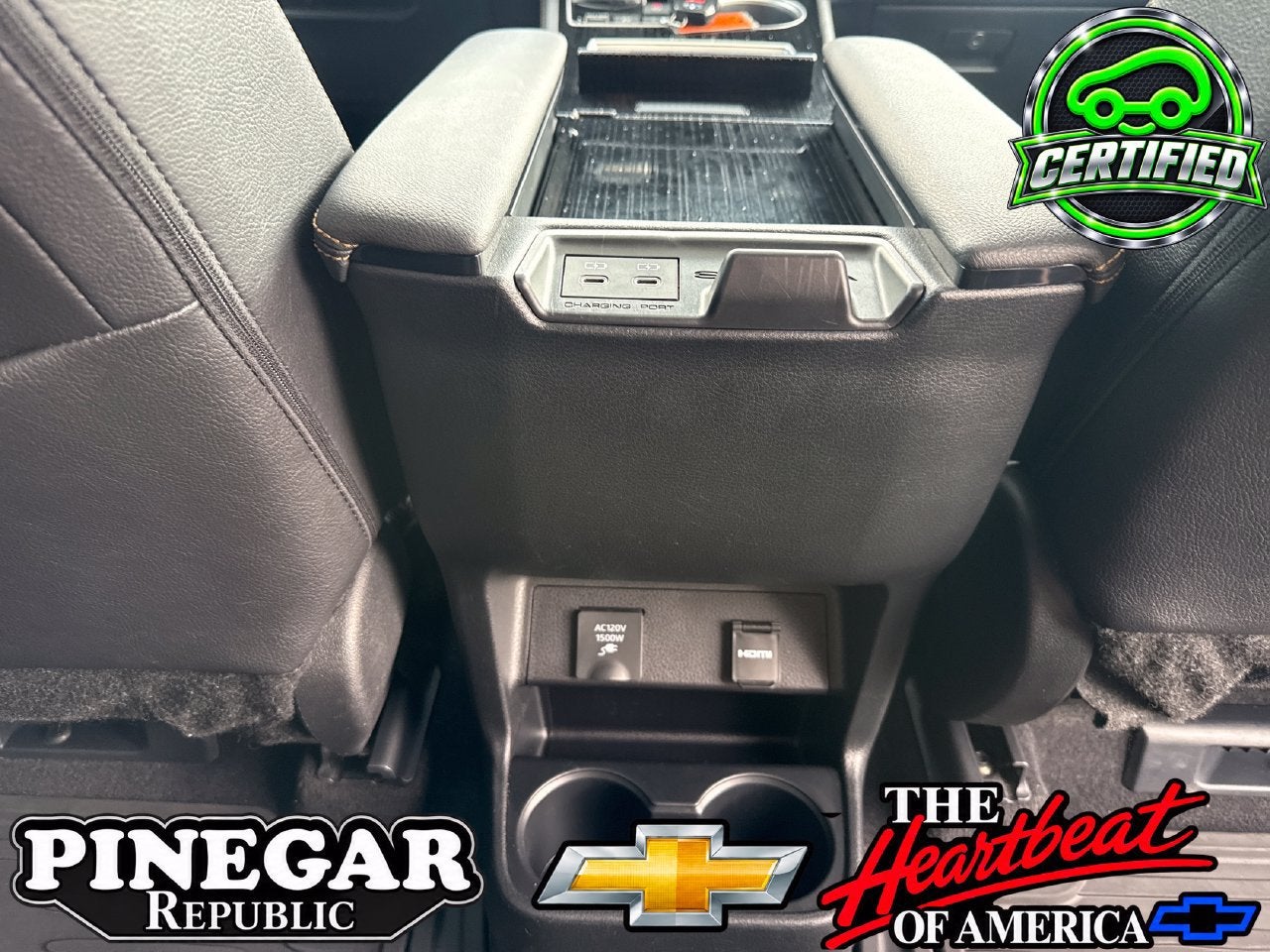 2025 Toyota Sienna Woodland Edition