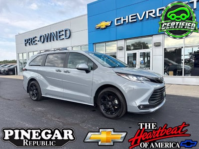 2025 Toyota Sienna Woodland Edition