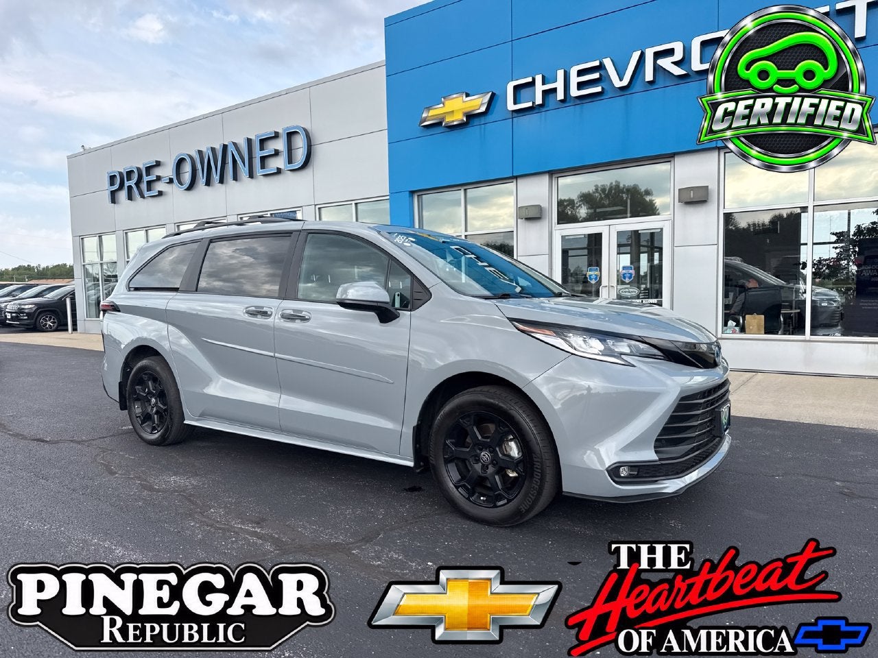 2025 Toyota Sienna Woodland Edition