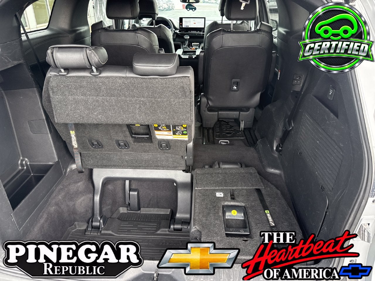 2025 Toyota Sienna Woodland Edition