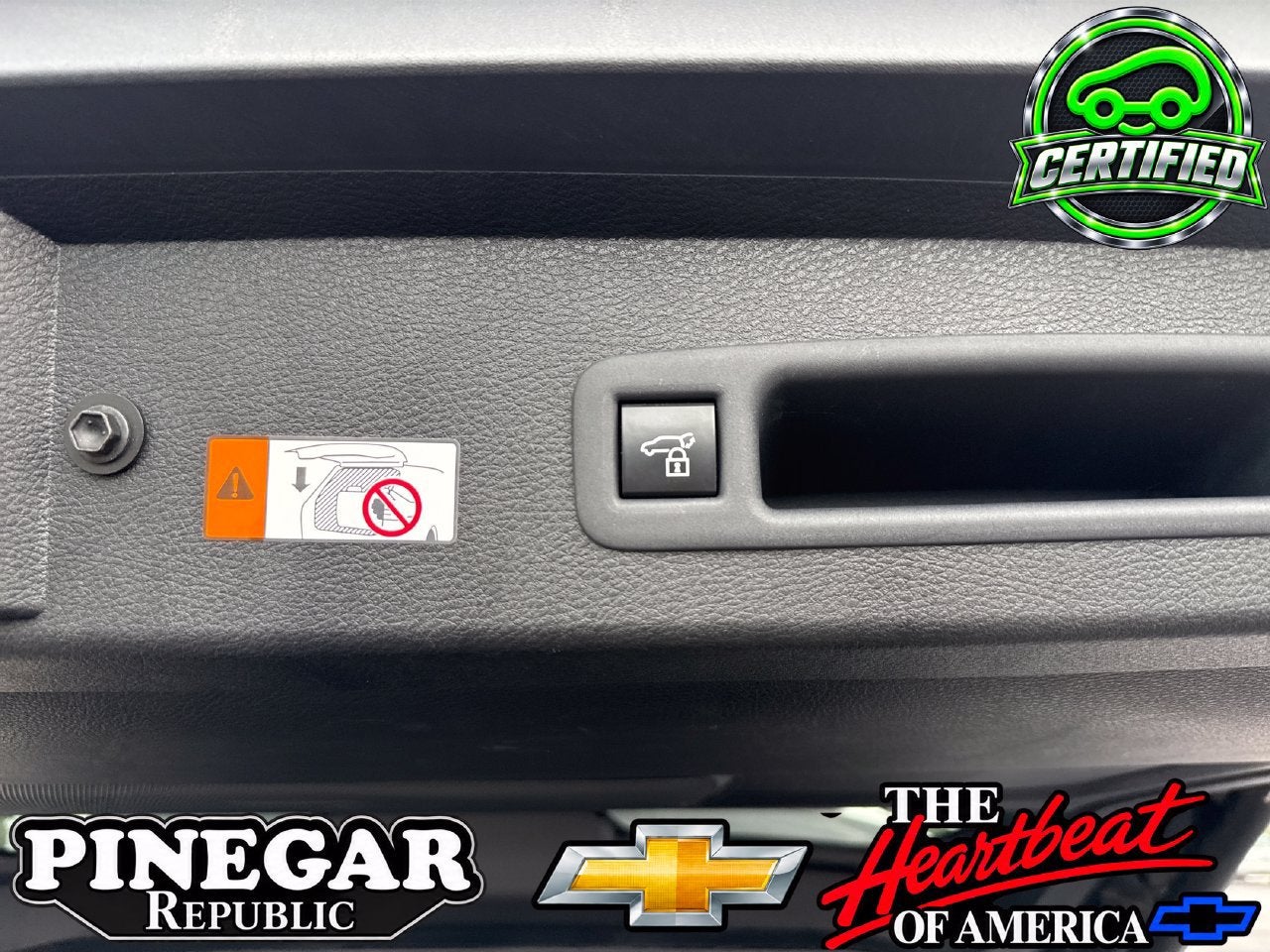 2025 Toyota Sienna Woodland Edition