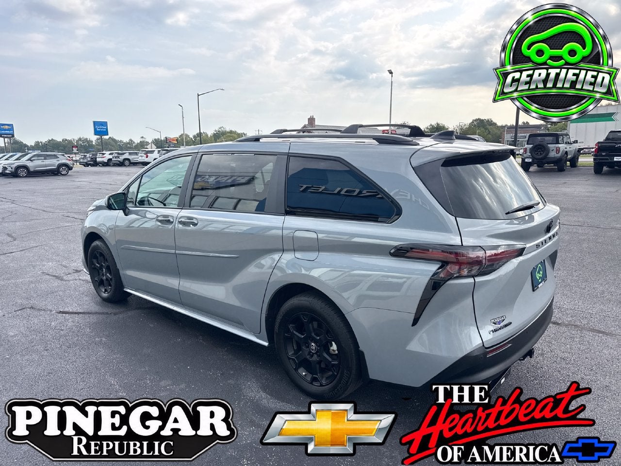 2025 Toyota Sienna Woodland Edition