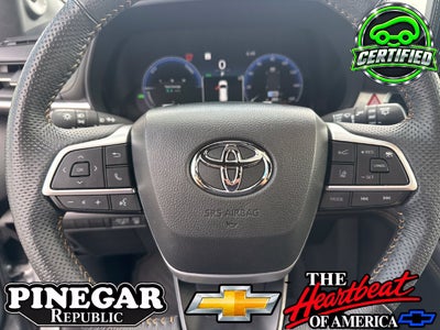 2025 Toyota Sienna Woodland Edition