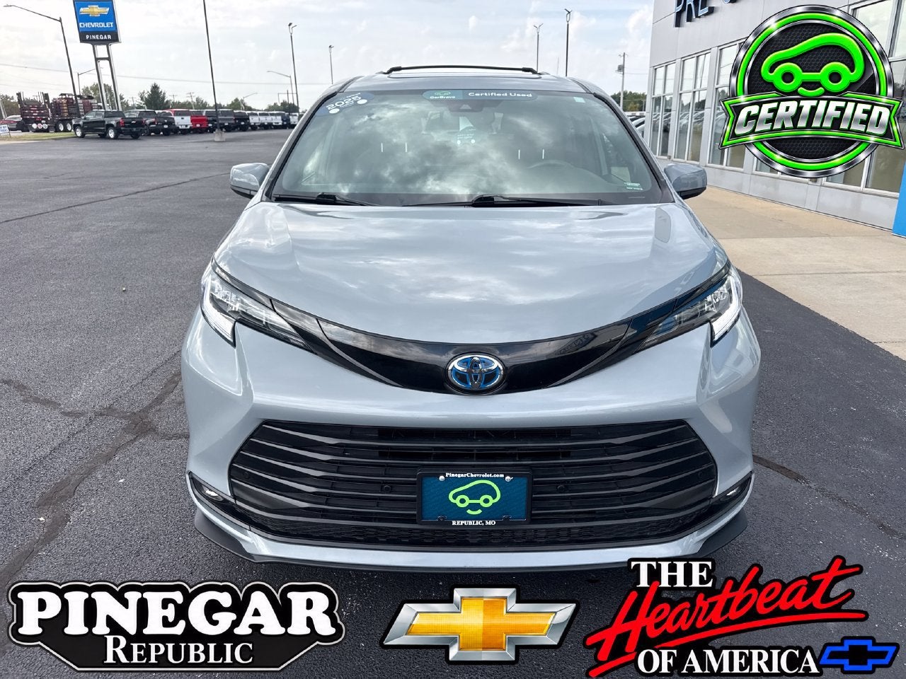 2025 Toyota Sienna Woodland Edition