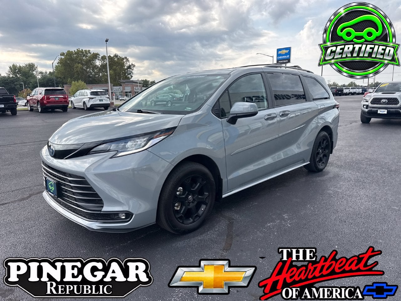 2025 Toyota Sienna Woodland Edition