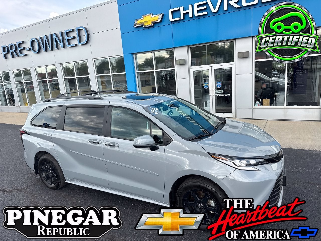 2025 Toyota Sienna Woodland Edition
