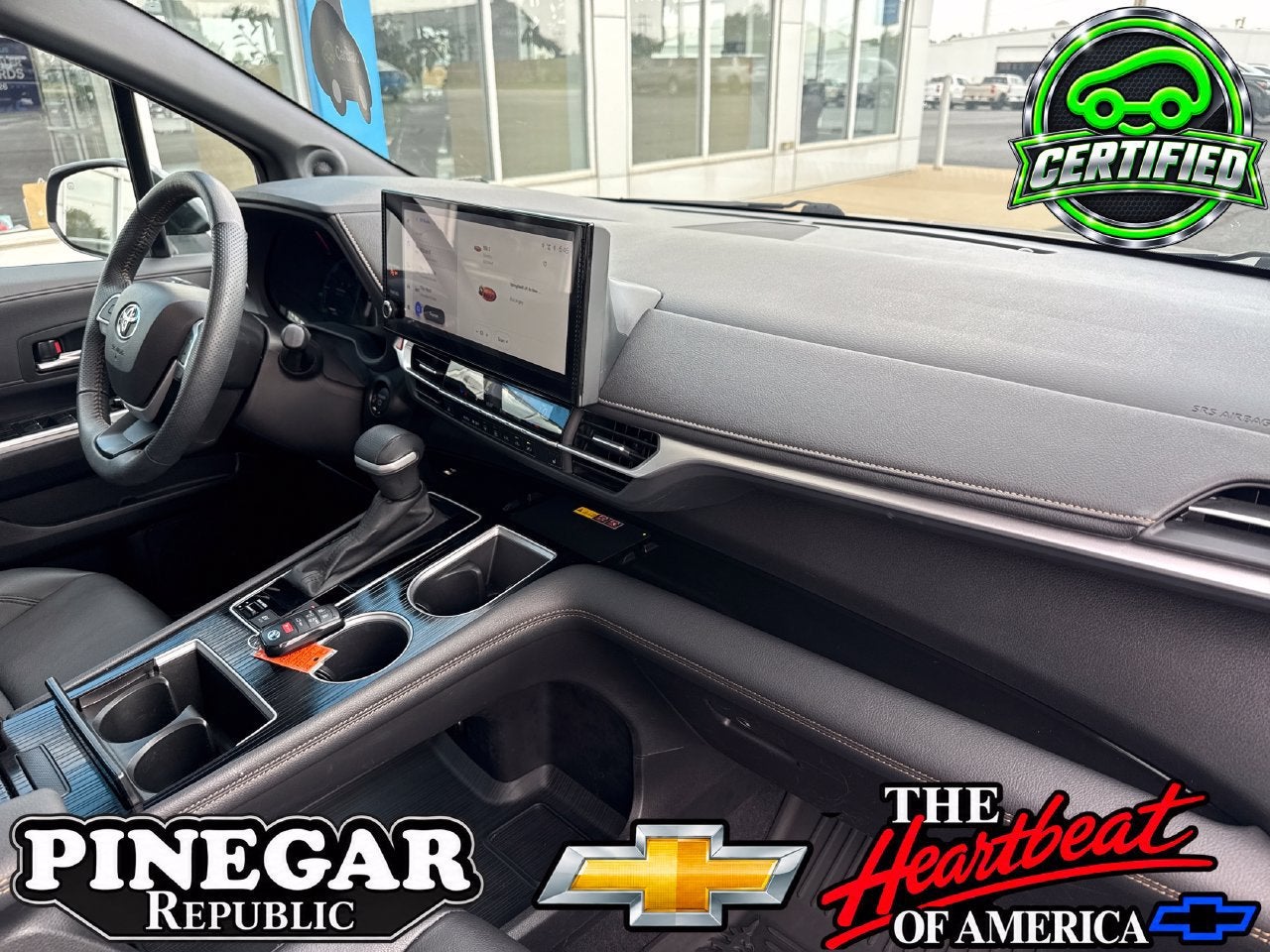 2025 Toyota Sienna Woodland Edition