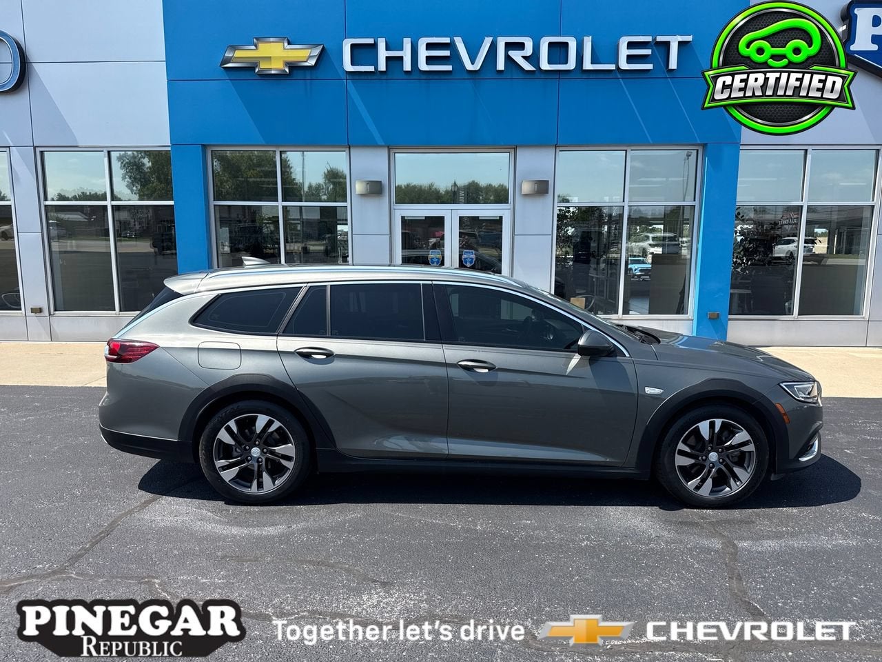 2018 Buick Regal TourX Essence