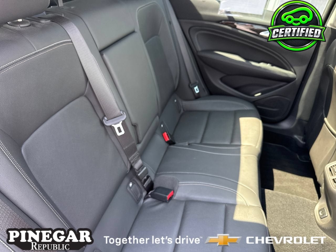 2018 Buick Regal TourX Essence