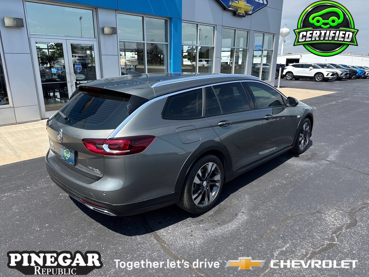 2018 Buick Regal TourX Essence